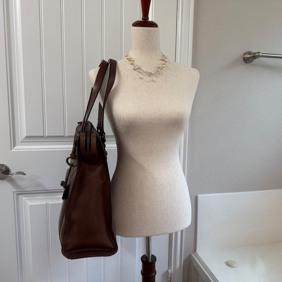 Fossil Vintage Revival Leather Tote ZB5420 - Picture 3 of 16